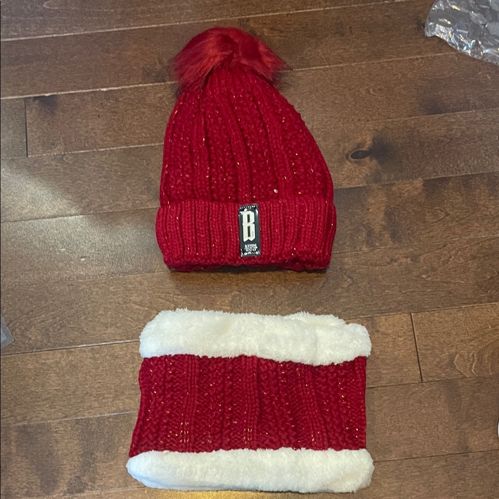 Red Knit ladies Beanie and neck warmer Set